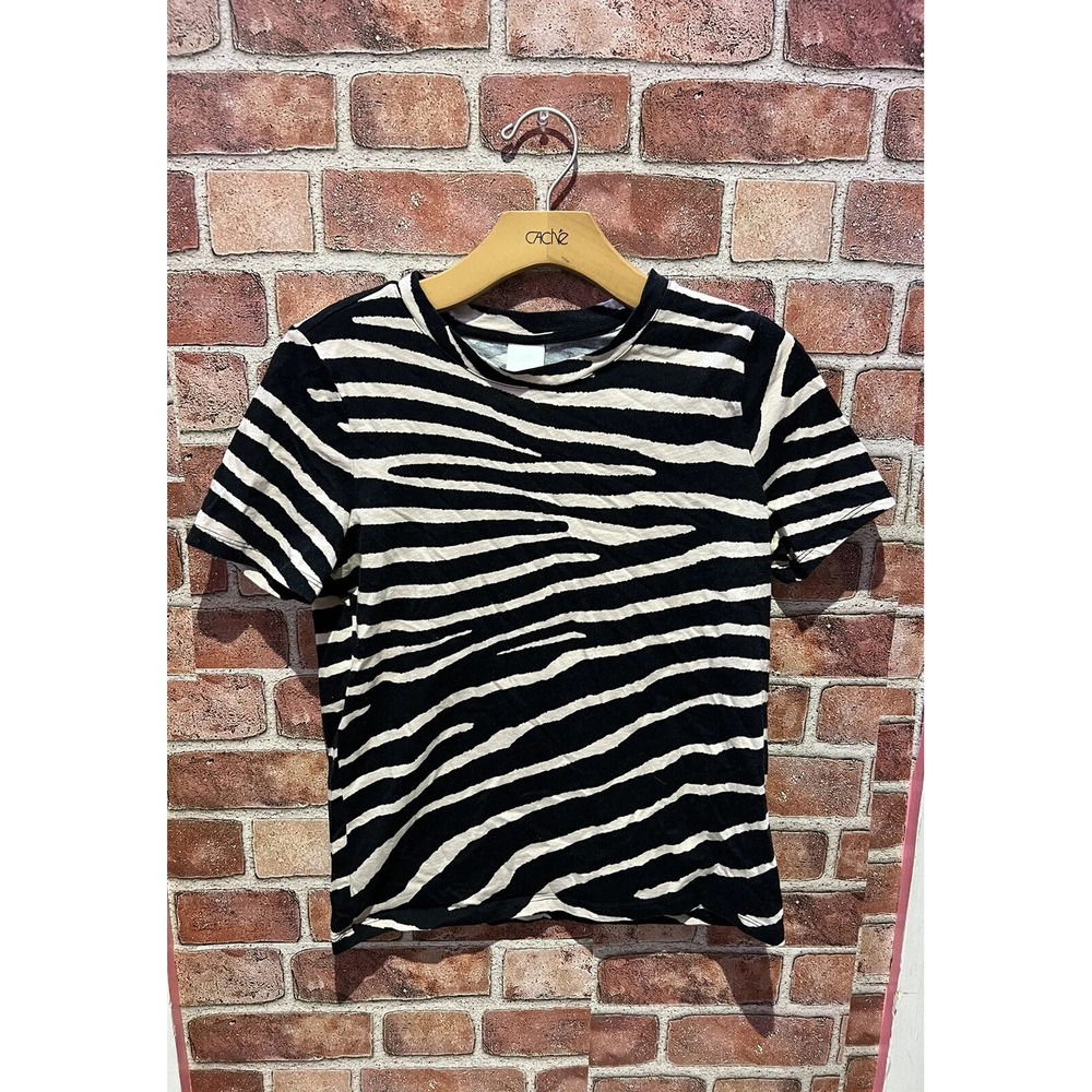 H&M Women's Size US XS Short Slv RoundNeck AnimalPrint Black & Cream Color Shirt